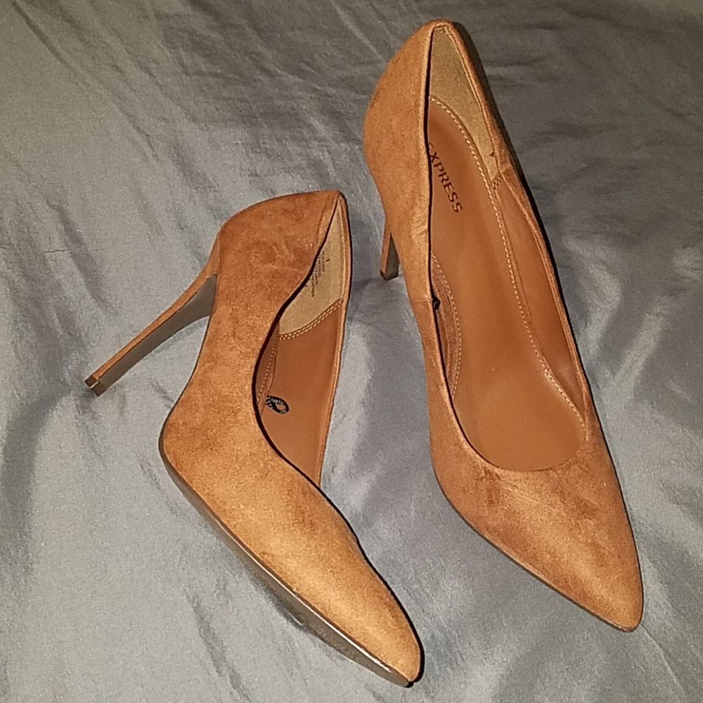 NWOT Express Faux Suede Pumps